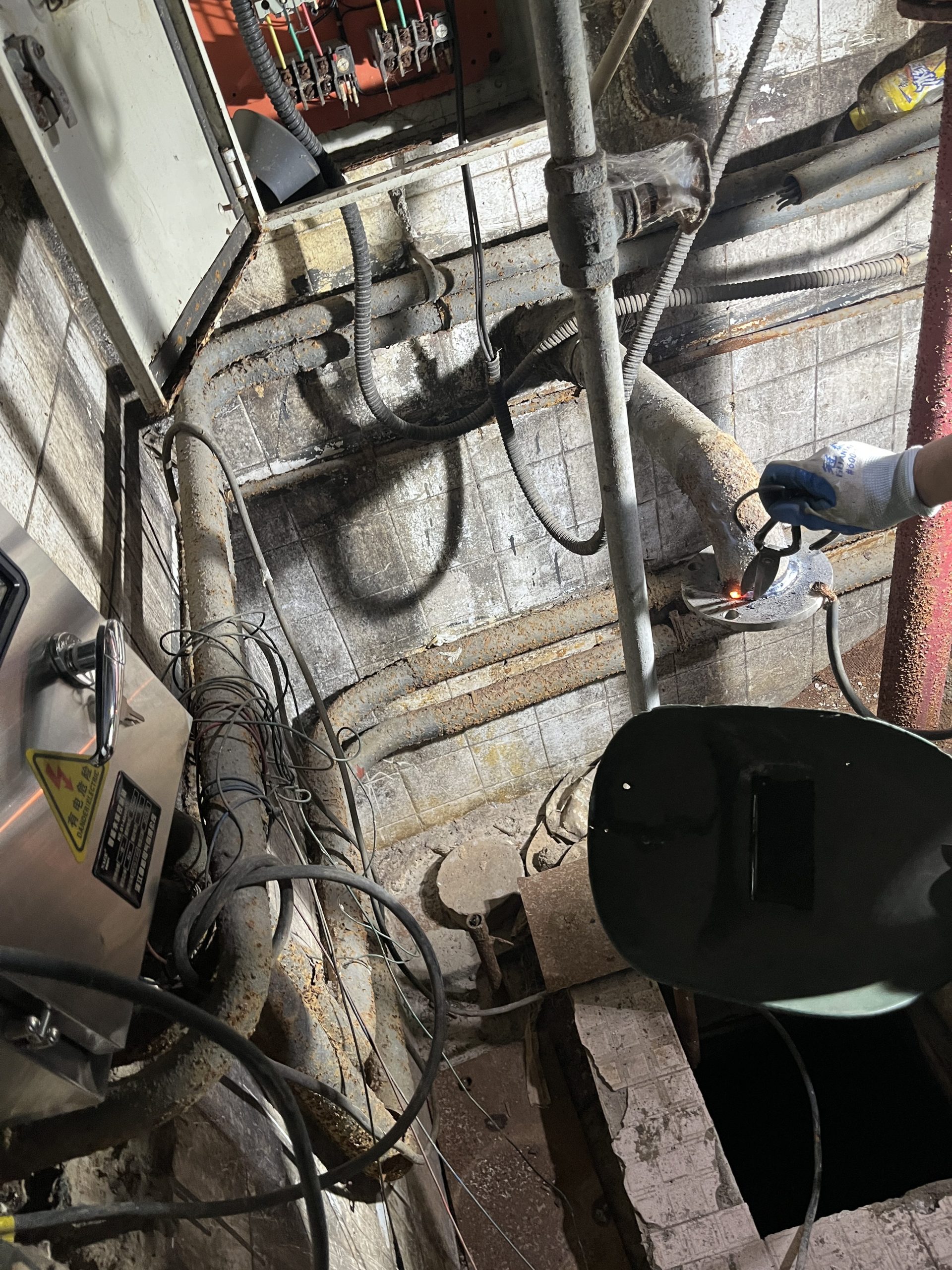 【2026-02-03】保定市华创北sky酒吧地下室排污井新增一台白云3KW潜污泵记录-保定市安德优安装维修售后服务记录